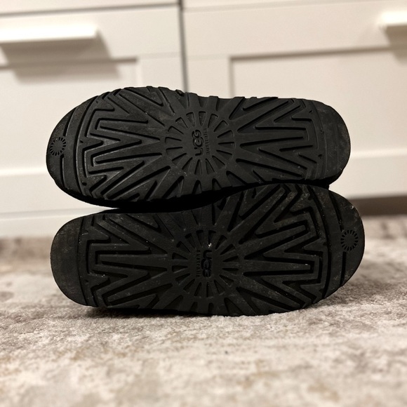 UGG Classic Cardy Boots - Picture 7 of 8